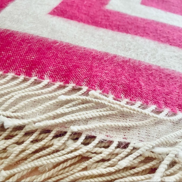 🎉HP! | Jonathon Adler x Barbie 🩷 Nixon Geo Print Baby Alpaca Throw Blanket - Picture 12 of 15